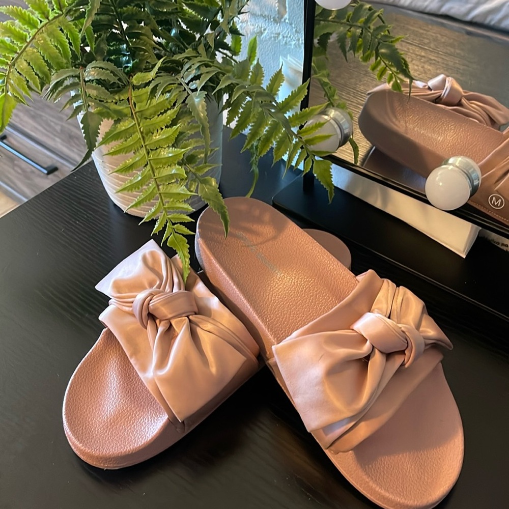 Steve Madden slides